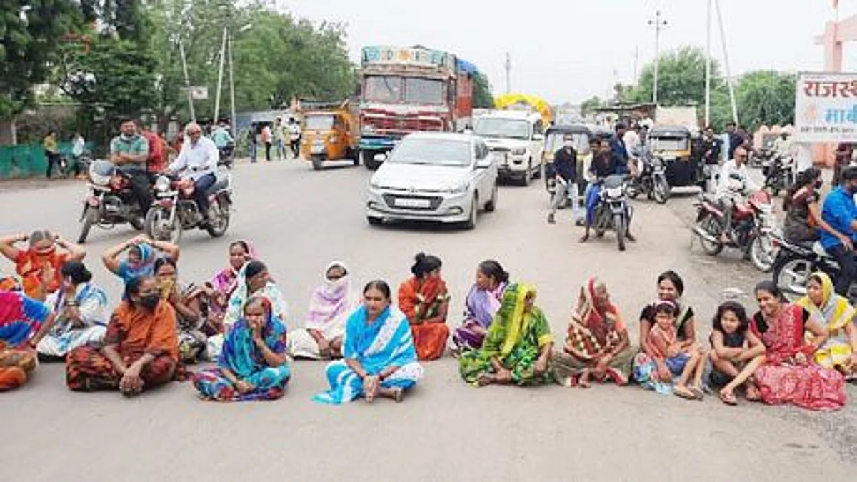 सोयगावला नागरिकांकडून रास्ता रोको आंदोलन