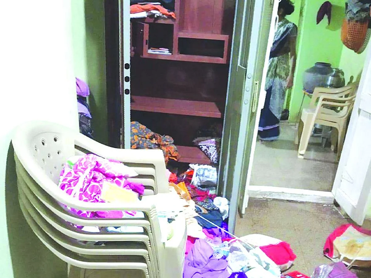 सामोडे येथे एकाच रात्री तीन घरफोड्या