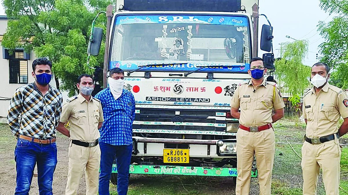 मोहाडी पोलिसांनी गुरांची अमानुष वाहतूक रोखली