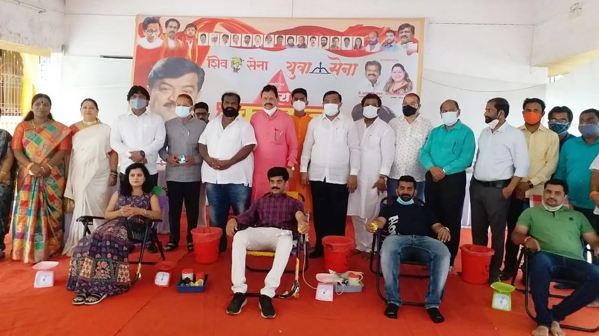 शिवसेनेच्या १८ शिबिरांत १ हजार ११४ पिशव्या रक्त संकलन
