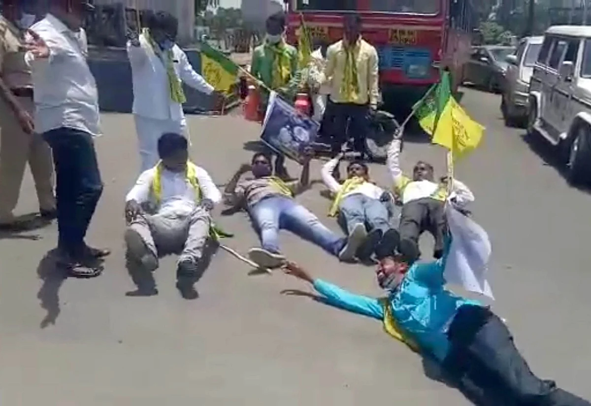 राष्ट्रीय समाज पक्षाच्यावतीने नगरमध्ये चक्काजाम
