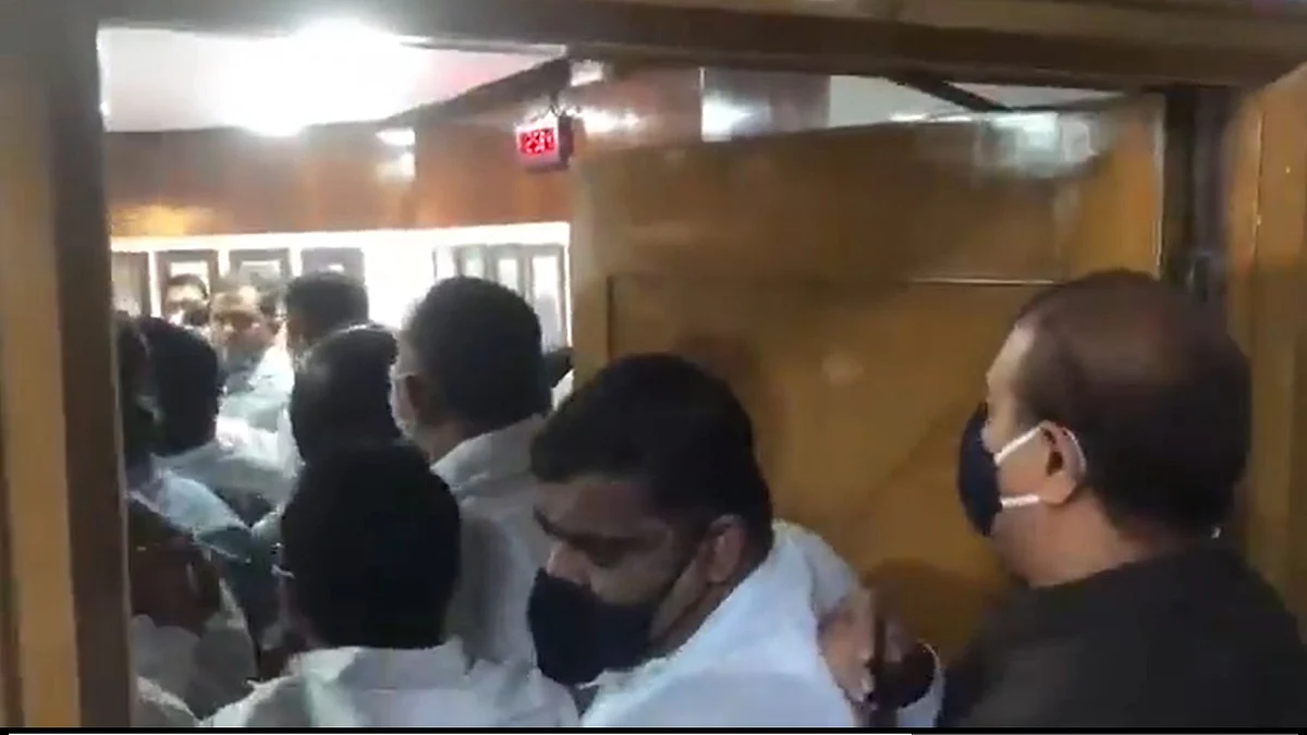 नवाब मलिकांनी ट्विट केला विधानसभेतील राड्याचा व्हिडिओ, पाहा व्हिडीओ
