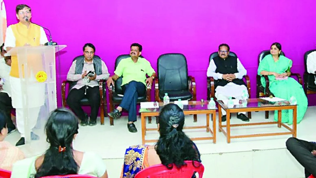 टप्याटप्याने कांदा विक्री शेतकरी हिताची