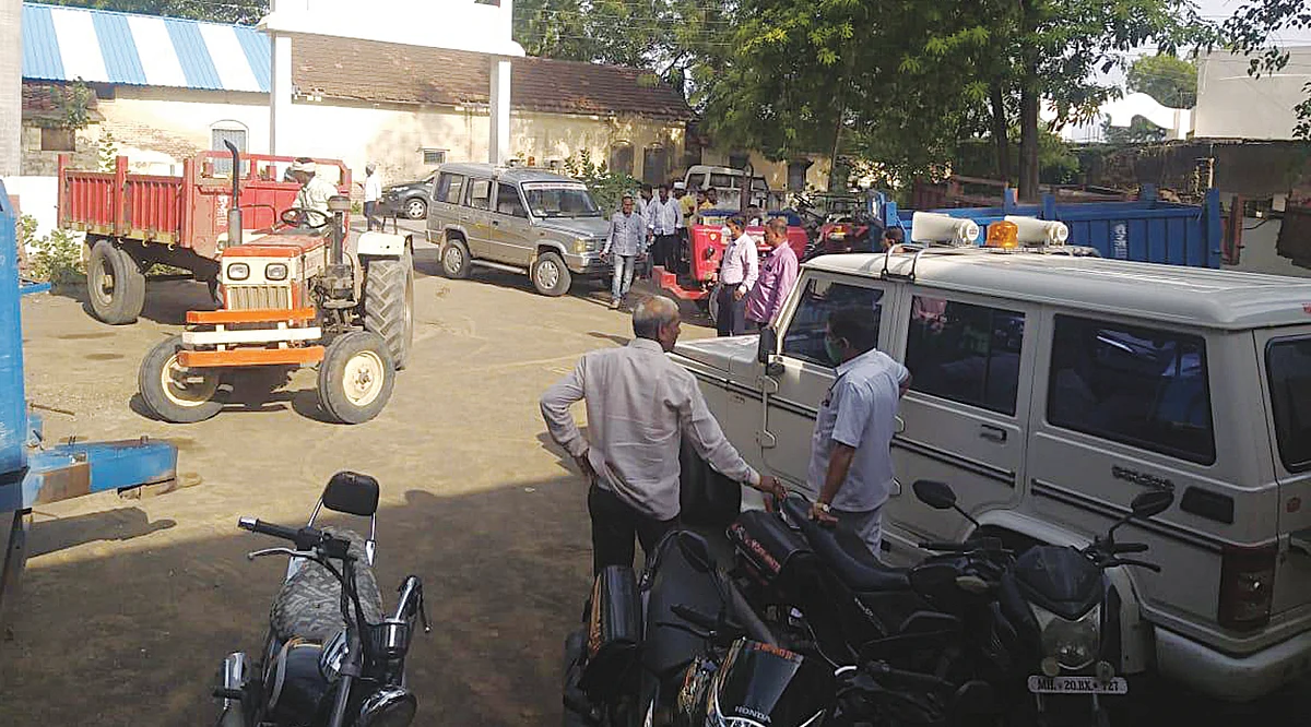 अवैध वाळू वाहतूक करणार्या ट्रॅक्टरवर कारवाई