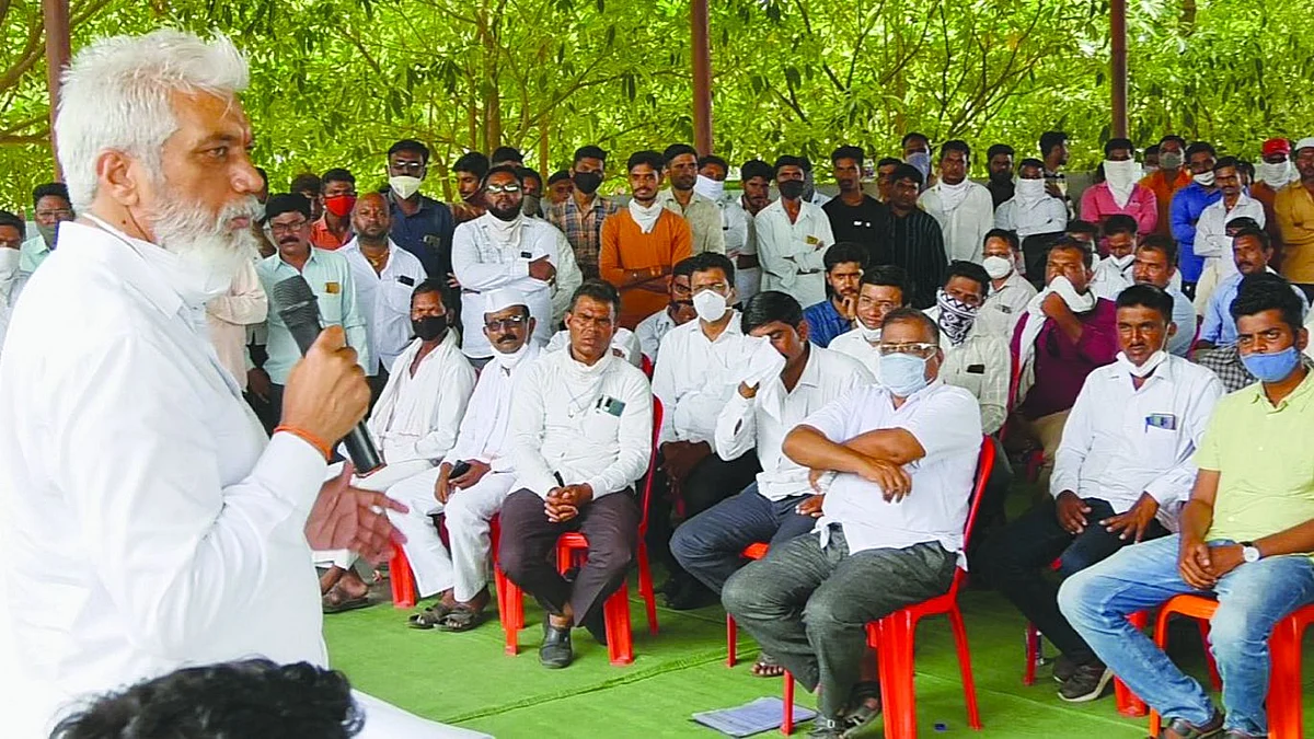 शासन शेतकर्यांच्या पाठिशी खंबीरपणे उभे !