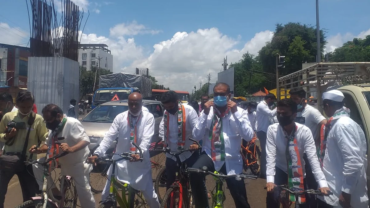 पेट्रोल-डिझेल दरवाढीच्या निषेधार्थ काँग्रेसची सायकल रॅली