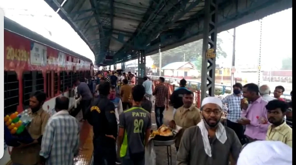 इगतपुरी रेल्वेस्थानकावर रेल्वेगाड्या ठप्प