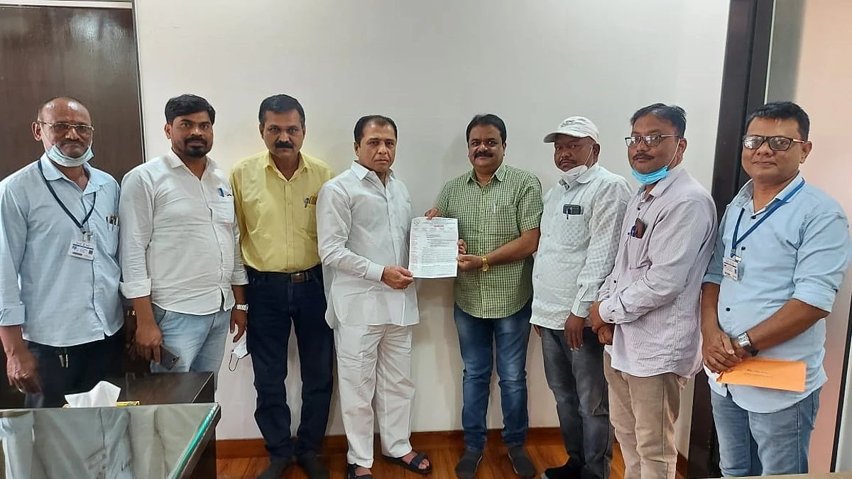 मुख्यमंत्र्यांकडे पाठपुरावा करून जनावरांच्या डॉक्टरांचे प्रश्न सोडवा