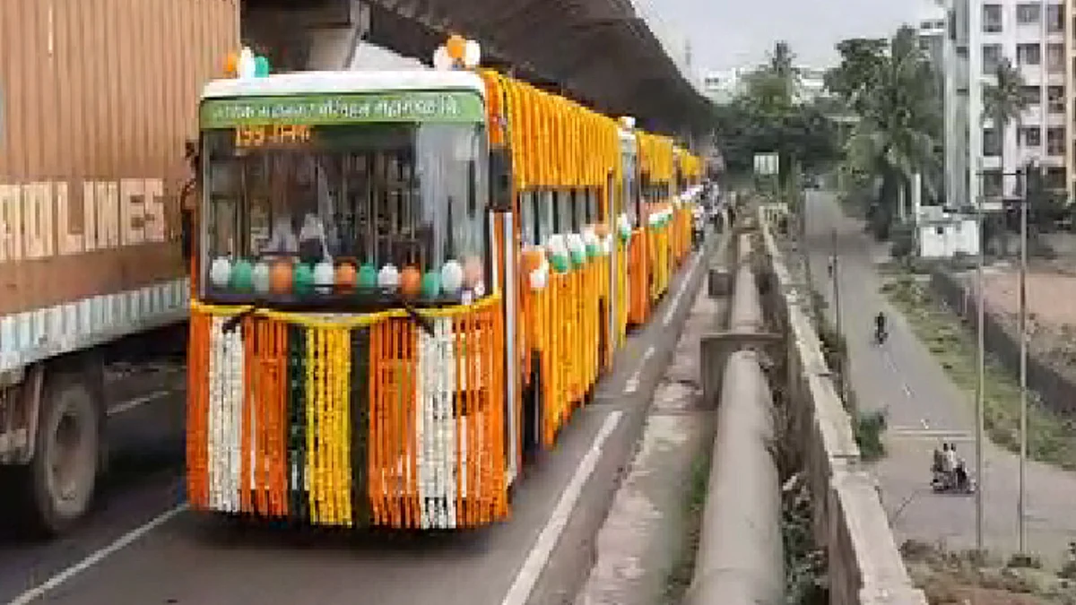 Video : फुलांनी सजवलेल्या सीएनजी बसेसने वेधले नाशिककरांचे लक्ष