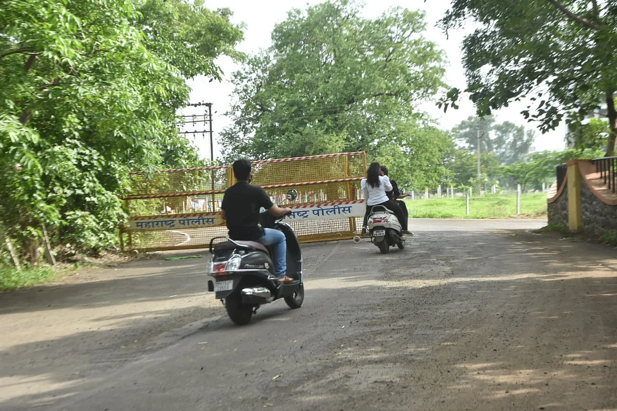 बिनधास्त सोमेश्वरकडे जातांना पर्यटक