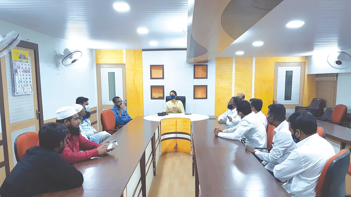 नगराध्यक्षा अनुराधा आदिक यांच्या मध्यस्तीनंतर
चव्हाण-शहा यांच्यातील वादावर अखेर पडदा