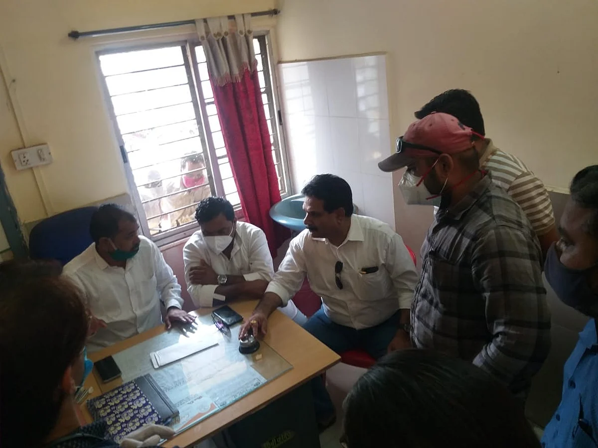 बेलापुरात टोकन पध्दत डावलून लसीकरण