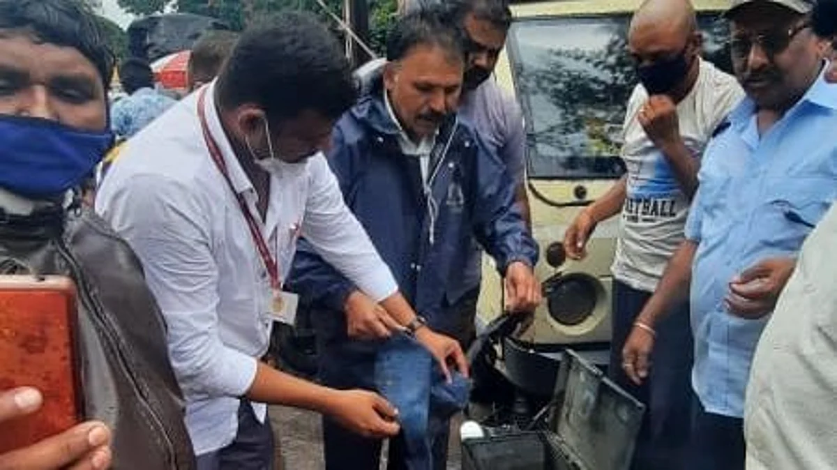 स्वच्छता मुकादमाची तत्परता; असे मिळाले मांजात अडकलेल्या पक्ष्याला जीवदान