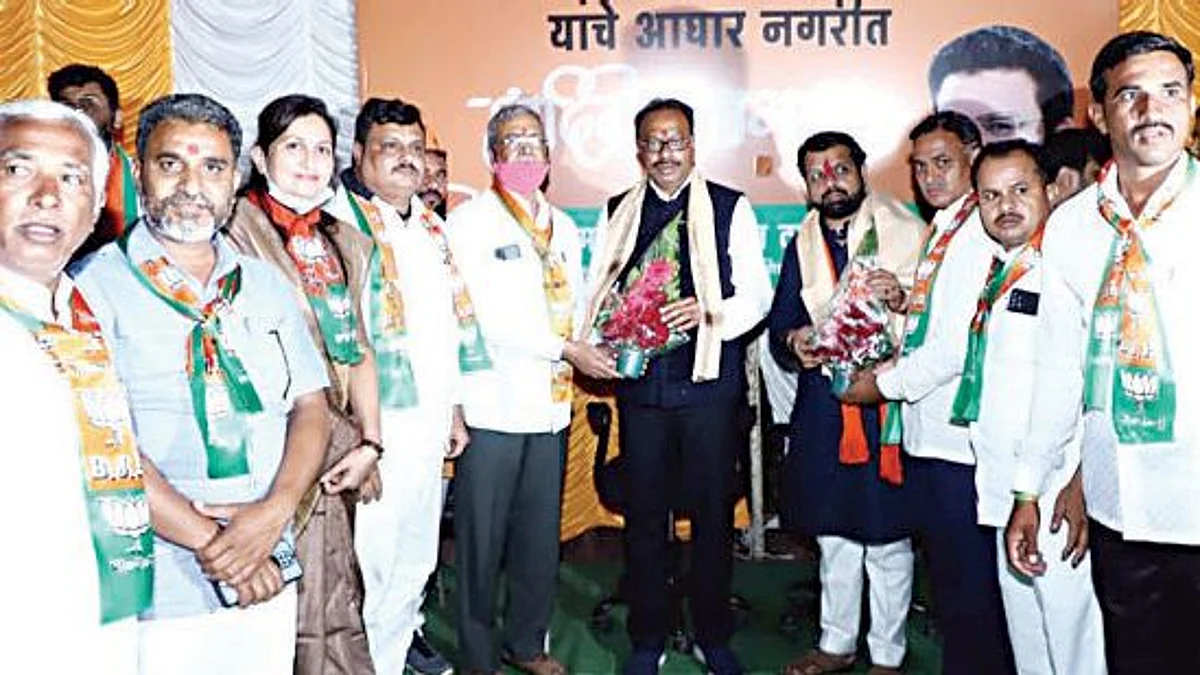 महाआघाडीमुळे जनतेच्या विश्वासाला तडा