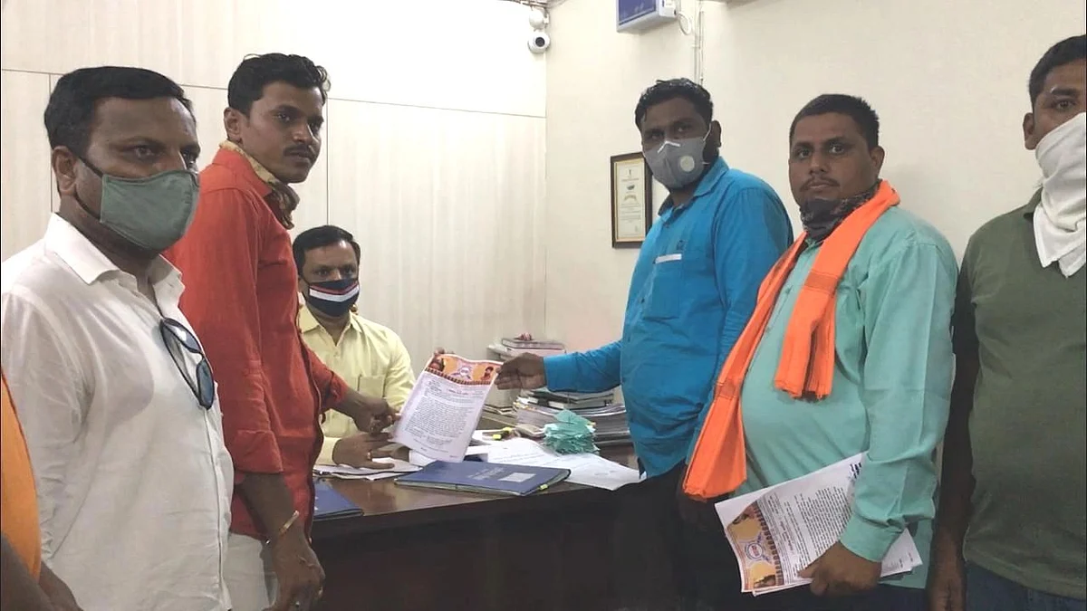 छत्रपती शिवाजी महाराजांच्या पुतळ्याची अवहेलना