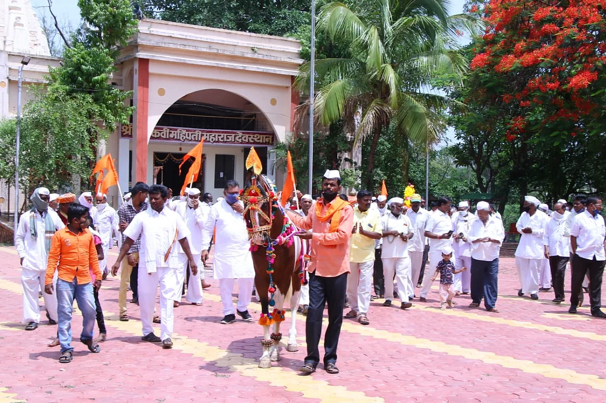श्री संत कवी महिपती महाराजांच्या पालखीचे औपचारिक पद्धतीने पंढरीकडे प्रस्थान