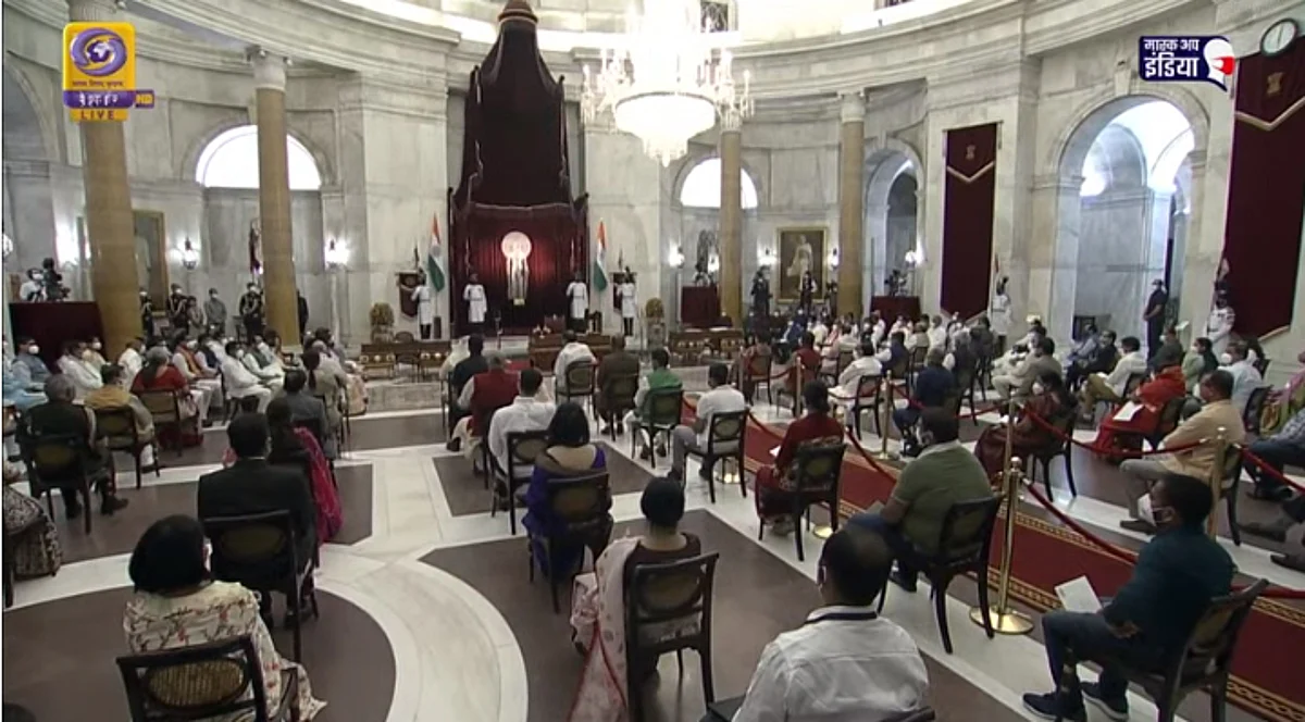 LIVE : भाजपचे नवे ४३ मंत्री घेत आहेत शपथ; पाहा संपूर्ण सोहळा