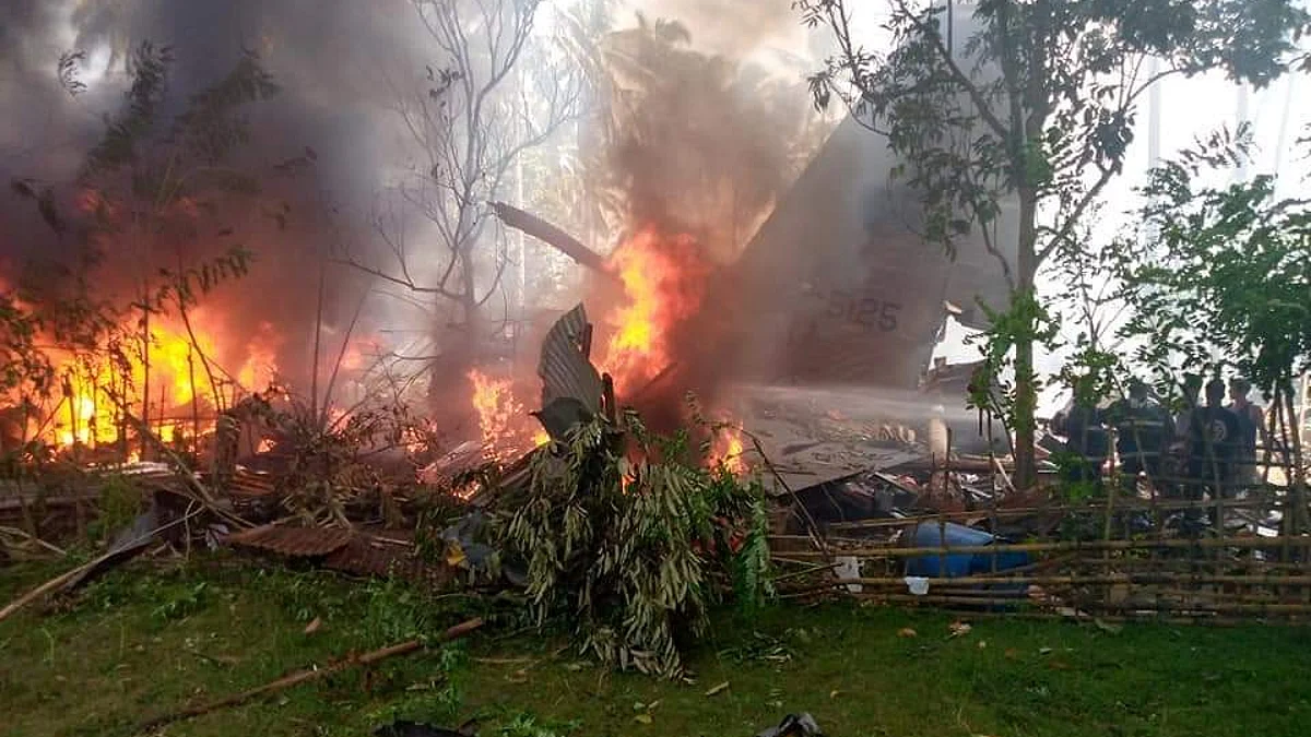 Philippine Plane Crash : मोठी दुर्घटना! ८५ जण प्रवास करणारे सैन्याचं विमान कोसळलं