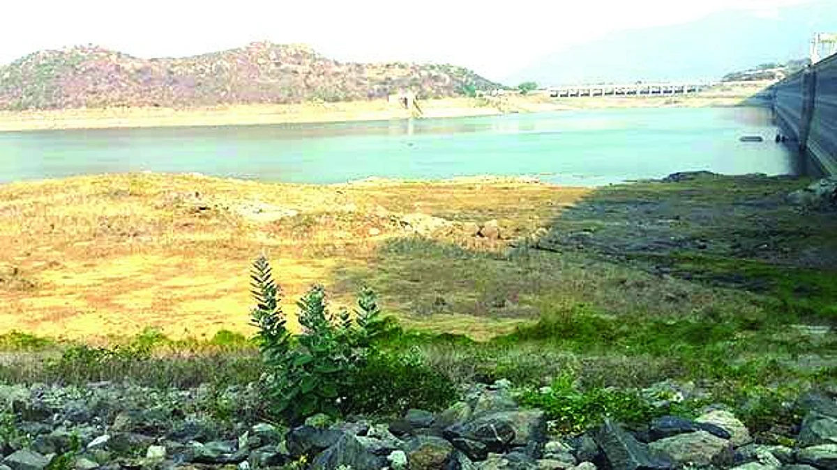पावसाच्या हुलकावणीमुळे जिल्ह्यातील पाणीसाठा घटतोय
