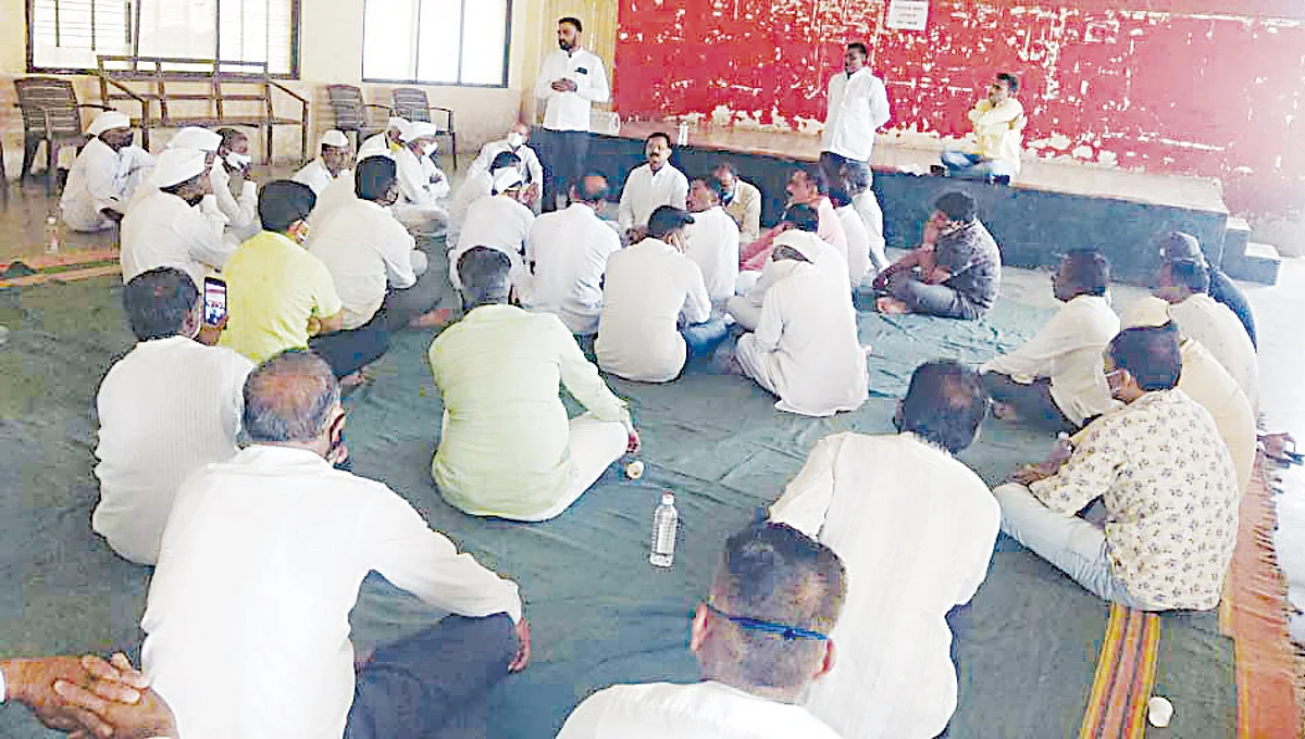 जिल्हा बँकेने जप्तीची कारवाई तत्काळ थांबवावी