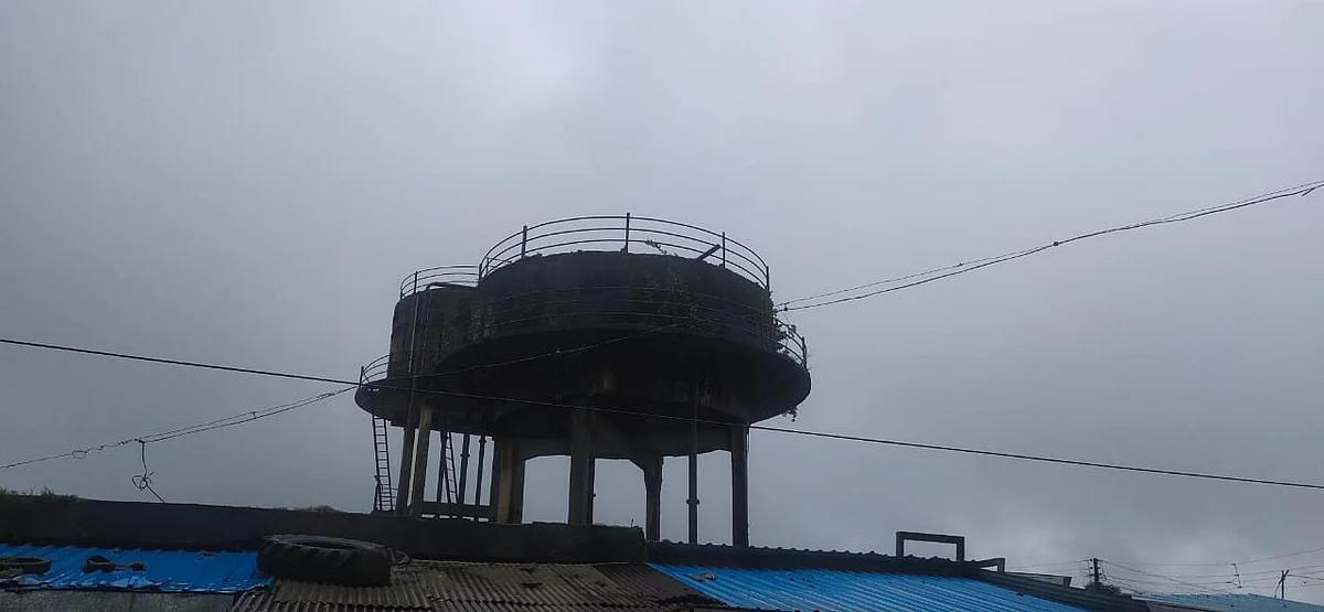 पेठ नगरपंचायतीच्या टाकीचा स्लॅब कोसळला