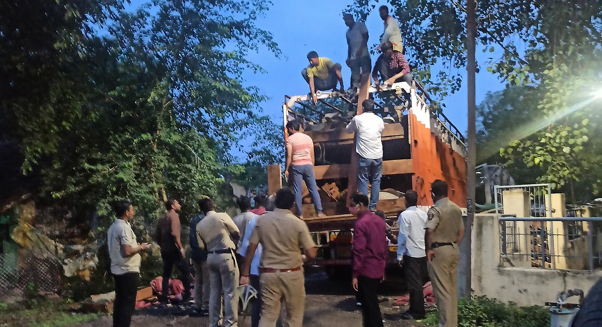 रावेरात निर्दयीपणे गोवंश वाहतूक करणारा ट्रक पकडला