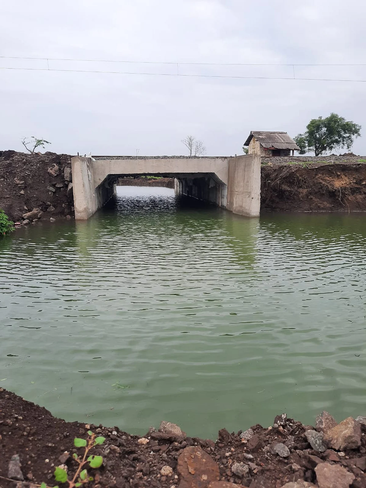 दौंड-मनमाड रेल्वे मार्गाखालचे बायपास रस्ते झाले जलमय