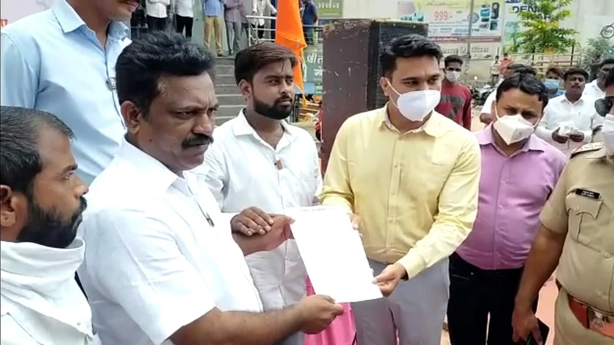 बंदिस्त असलेला पुतळा मुक्त करावा या मागणीसाठी छावा क्रांतिवीर सेनेचे उपोषण