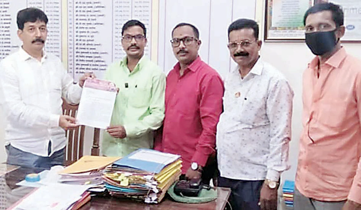 विद्यार्थी बँक खाते अट रद्द करा; अन्यथा आंदोलन