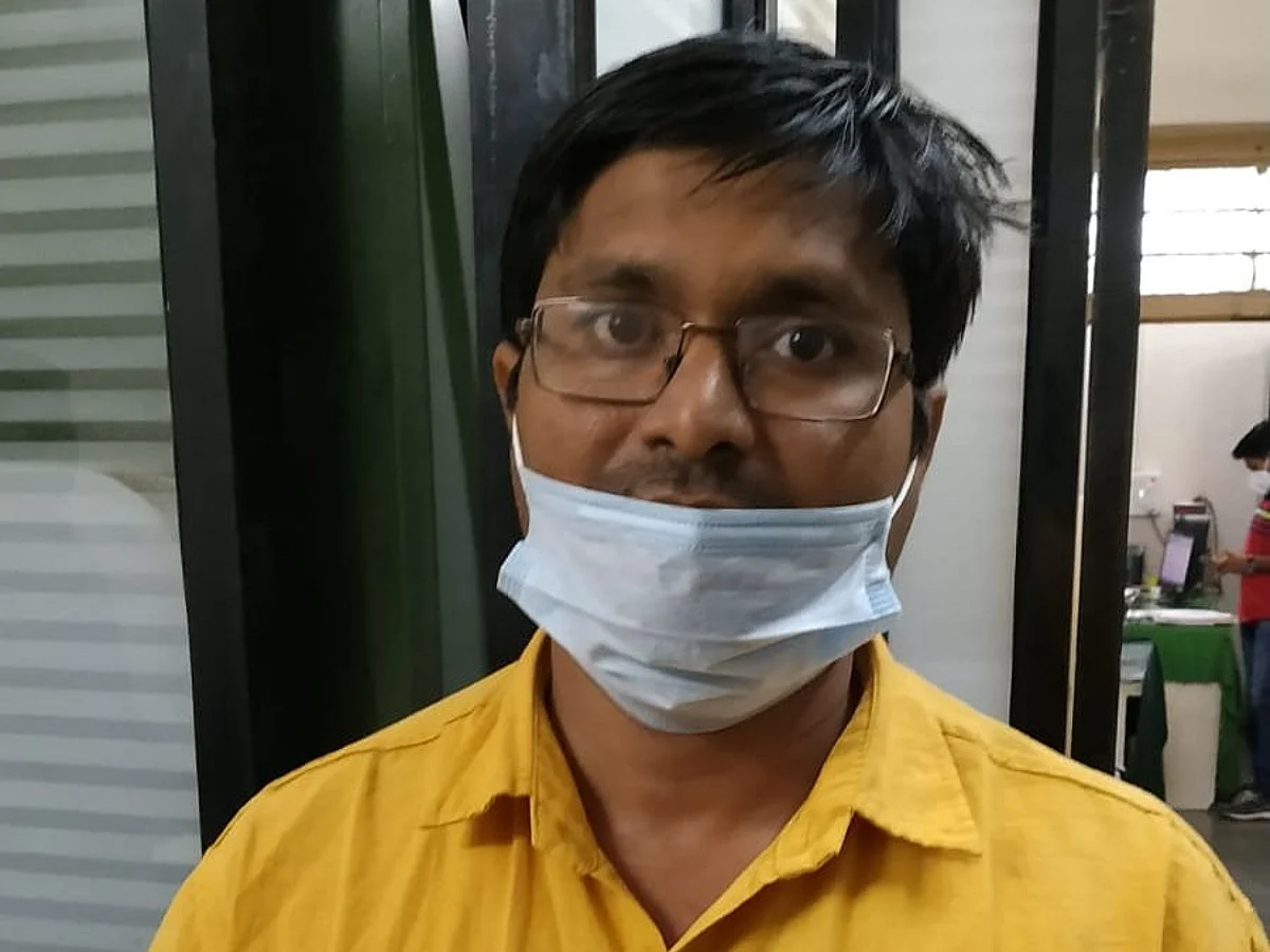 दोन डॉक्टर अडकले एसीबीच्या जाळ्यात