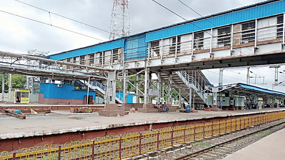 सरकते जिने, लिफ्टचे काम संथ गतीने
