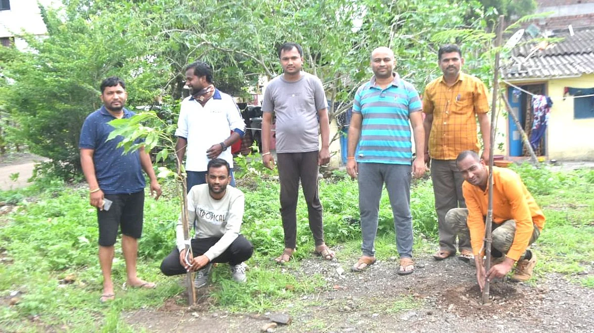 संत जनार्दन स्वामी नगरमध्ये वृक्षारोपण अभियान