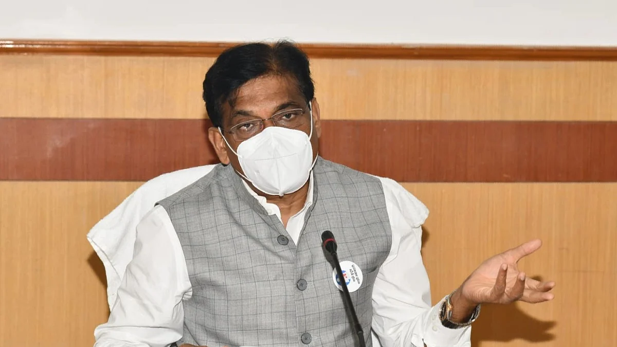 वीज पुरवठा देण्यासाठी अधिक प्रयत्न करावेत
