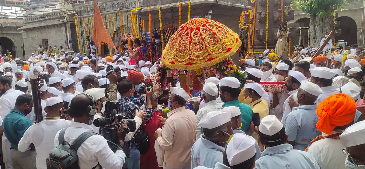 संत तुकाराम महाराज पालखीचे पंढरपूरकडे प्रस्थान