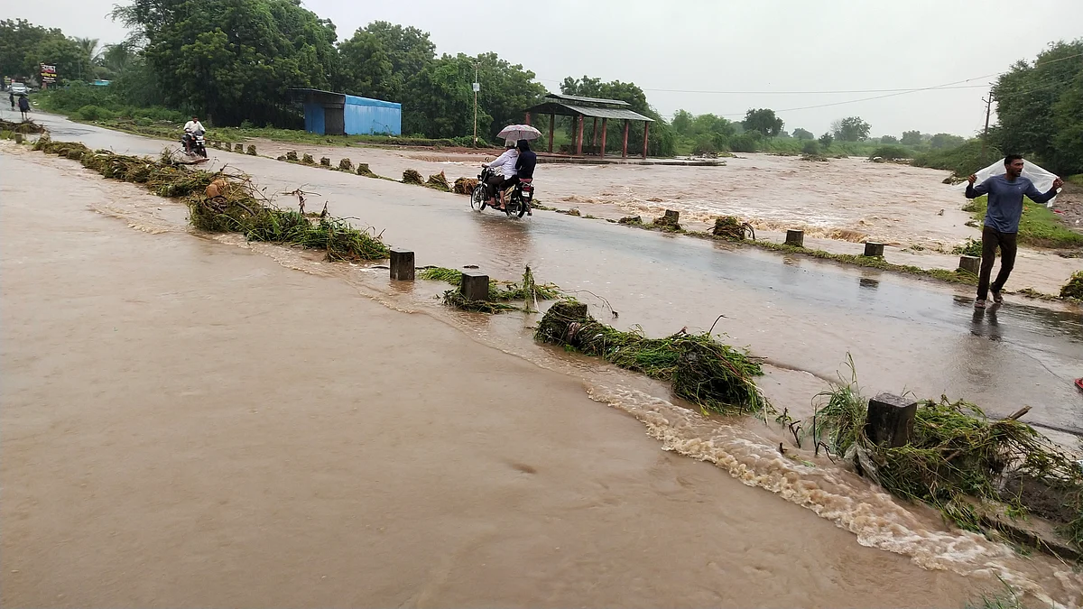 Photo : पावसाचा तडाखा! शेवगाव-गेवराई राज्यमार्ग पाण्याखाली