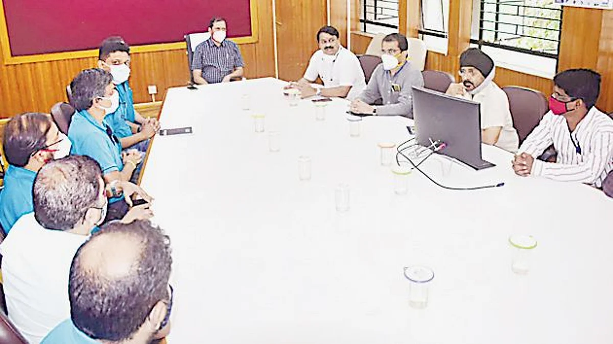 करोनाच्या संभाव्य तिसऱ्या लाटेतही मदत करण्याचे आवाहन