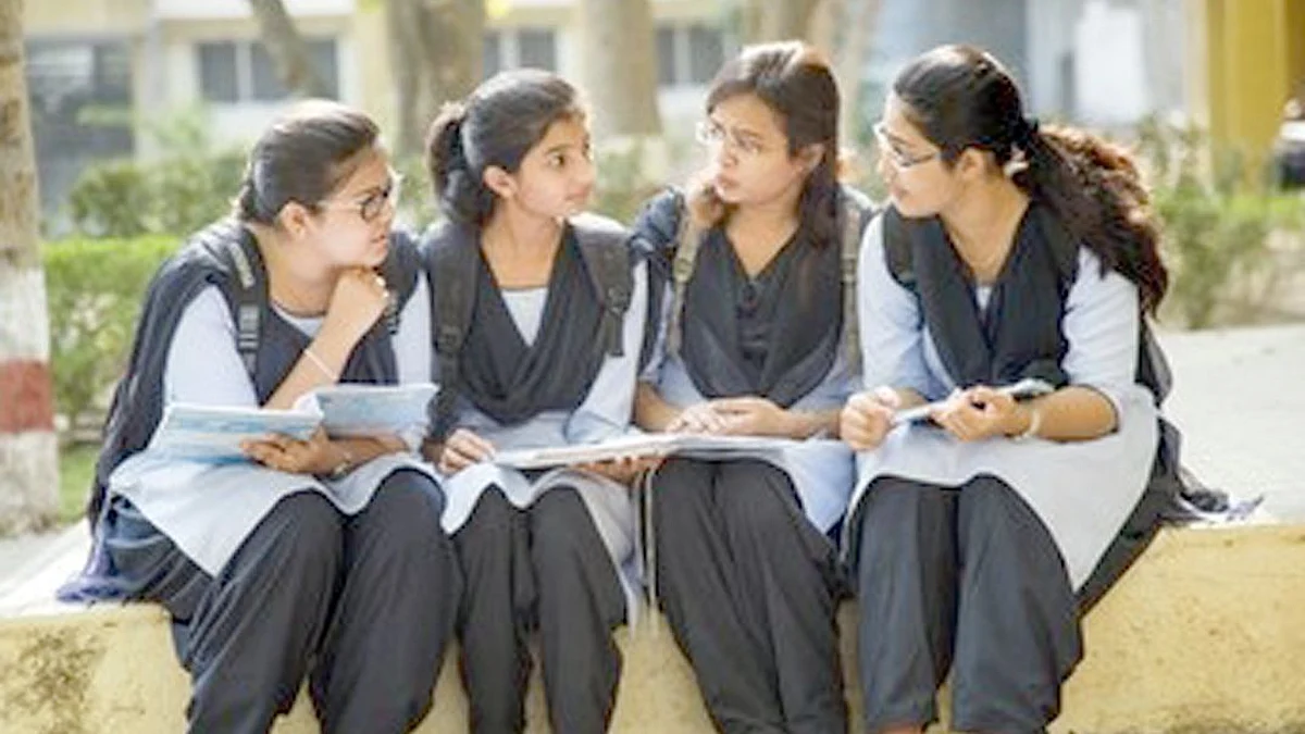 उगवत्या पिढीची अस्वस्थता कोण दूर करणार?