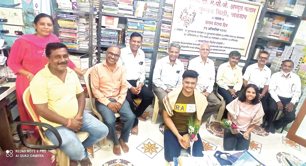 अखंड मूल्याधिष्ठीत वर्तन गुणवंत विद्यार्थ्यांचा सर्वोत्तम परतावा