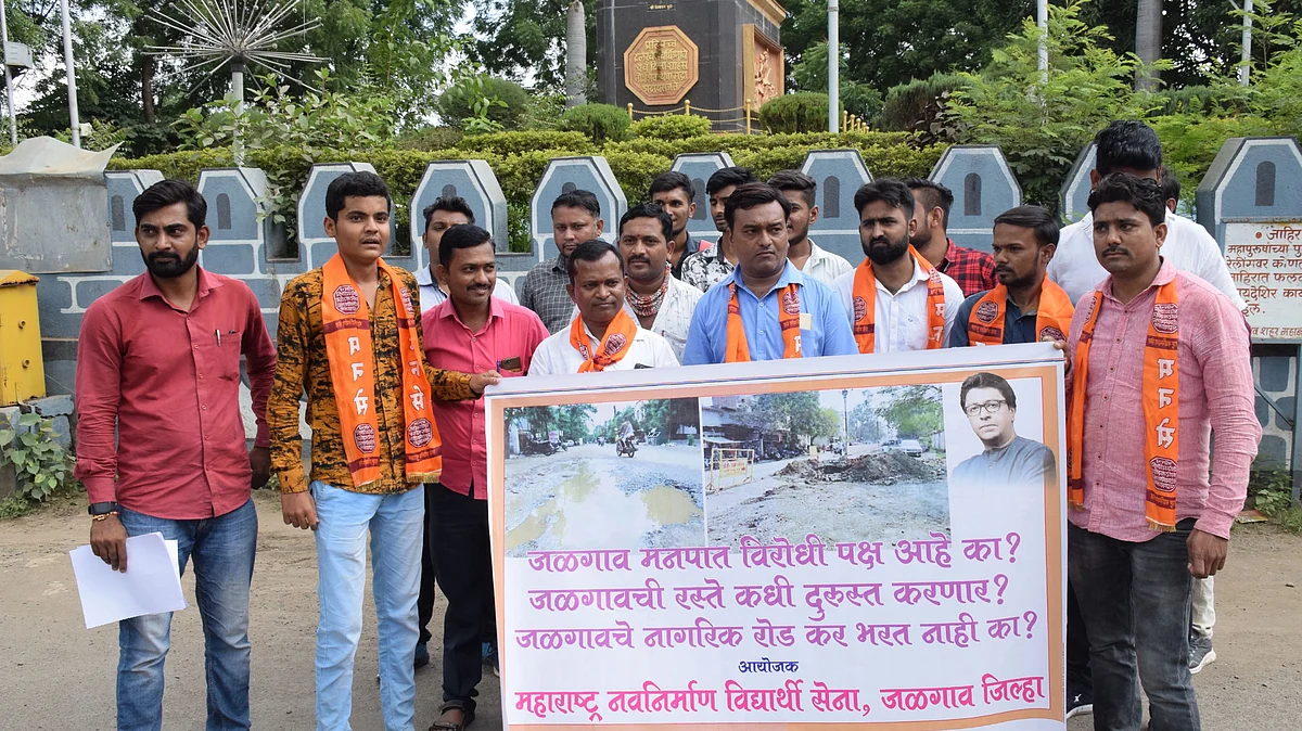 जळगावातील रस्त्यांच्या प्रश्नावर मनविसे मैदानात