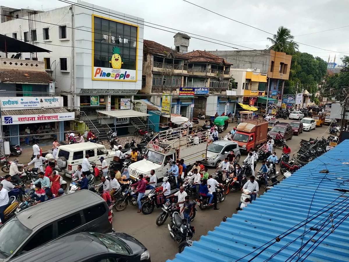 श्रीरामपुरात मुख्य रस्त्यांवर अतिक्रमणांमुळे वाहतुकीचा फज्जा