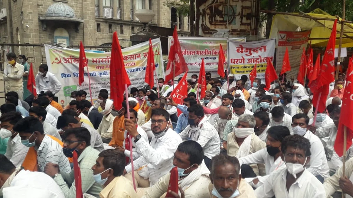 शेतकऱ्यांना गत वर्षीच्या खरीप विम्याची रक्कम तातडीने द्यावी