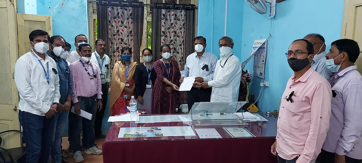 कोपरगाव पालिकेत काम बंद आंदोलन