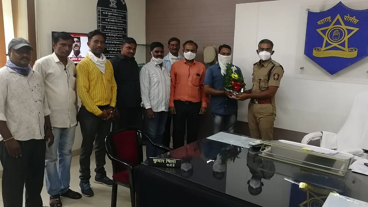 रिक्षाचालकाचे प्रामाणिकपणाचे दर्शन