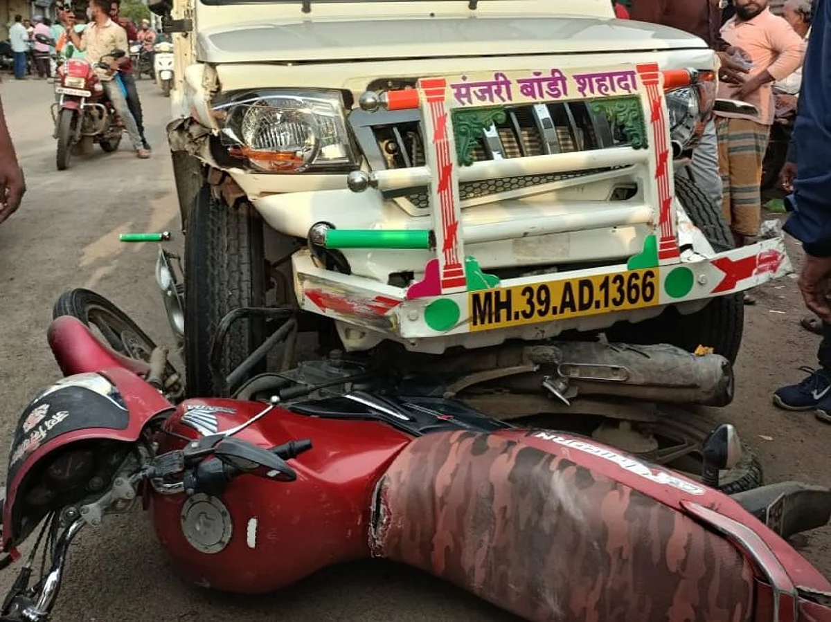 तळोदा येथे भरधाव पिकअपच्या धडकेत दोन जण जायबंदी