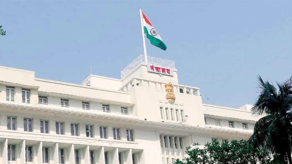 हा पोरखेळ शासनाच्या प्रतिमेशी विसंगत!