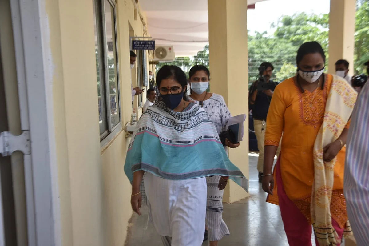 लाचखोर शिक्षणाधिकारी वैशाली झनकर अखेर निलंबित