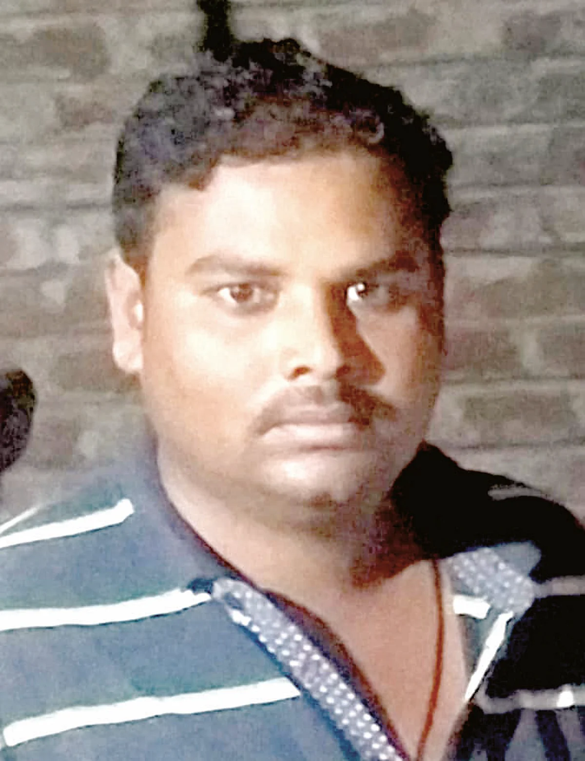 महिनाभरापूर्वी पत्नीची तर आता पतीची आत्महत्या