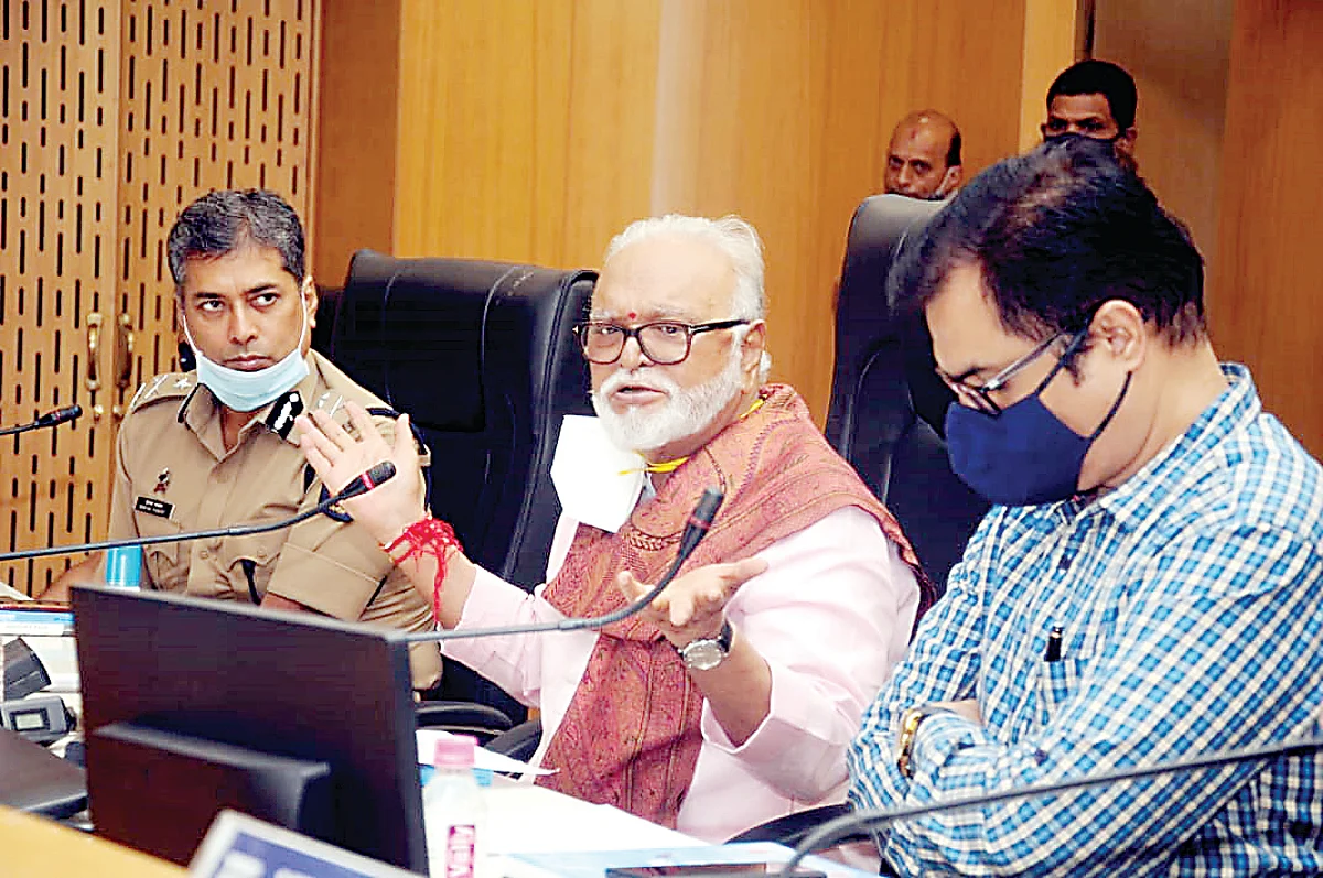 Sigh of relief as cases drop below 1K: Bhujbal