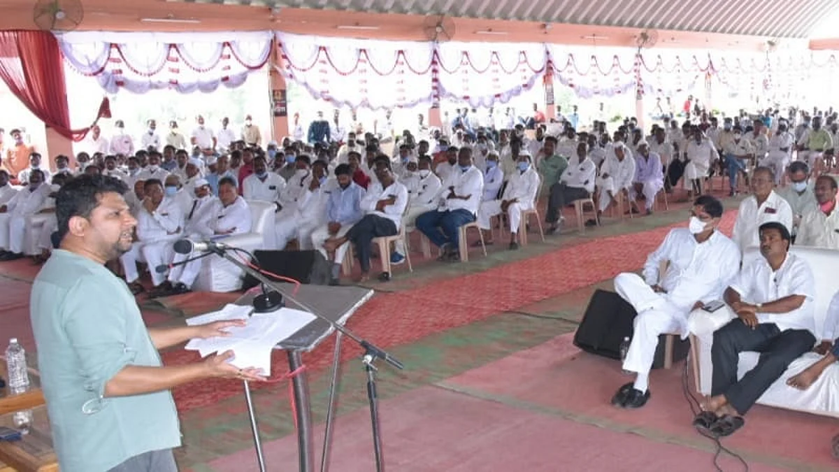 बाजार समितीच्या मुदतवाढीसाठी जो न्याय प्राजक्त तनपुरेंना, तोच समान न्याय सुजय विखेंना द्या