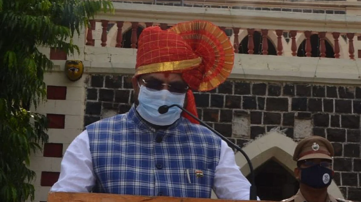 Photo जळगाव जिल्हा विकासात अग्रेसर राहण्यासाठी प्रयत्नशील - पालकमंत्री गुलाबराव पाटील